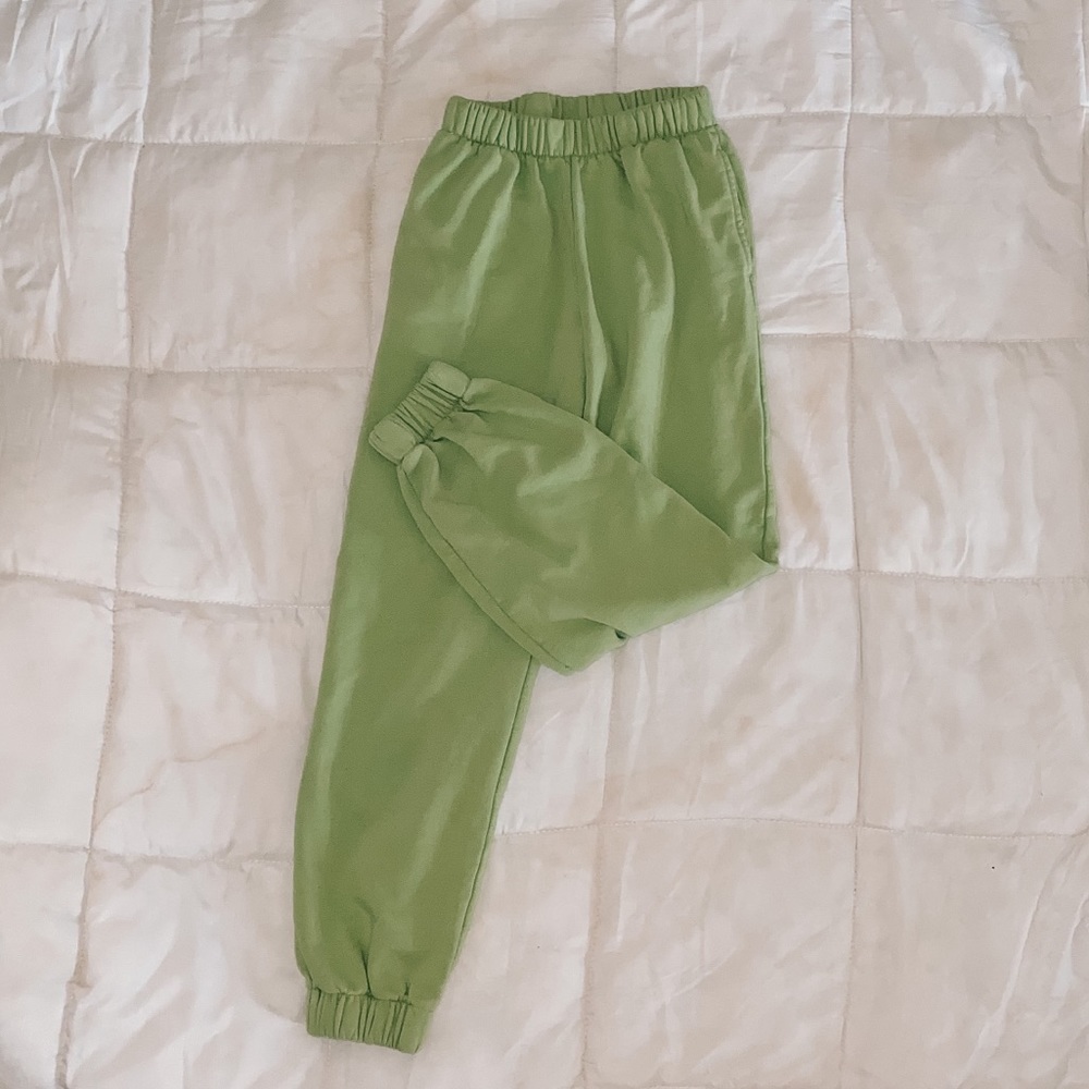 ⭐️Brandy Melville Rosa Sweatpants⭐️